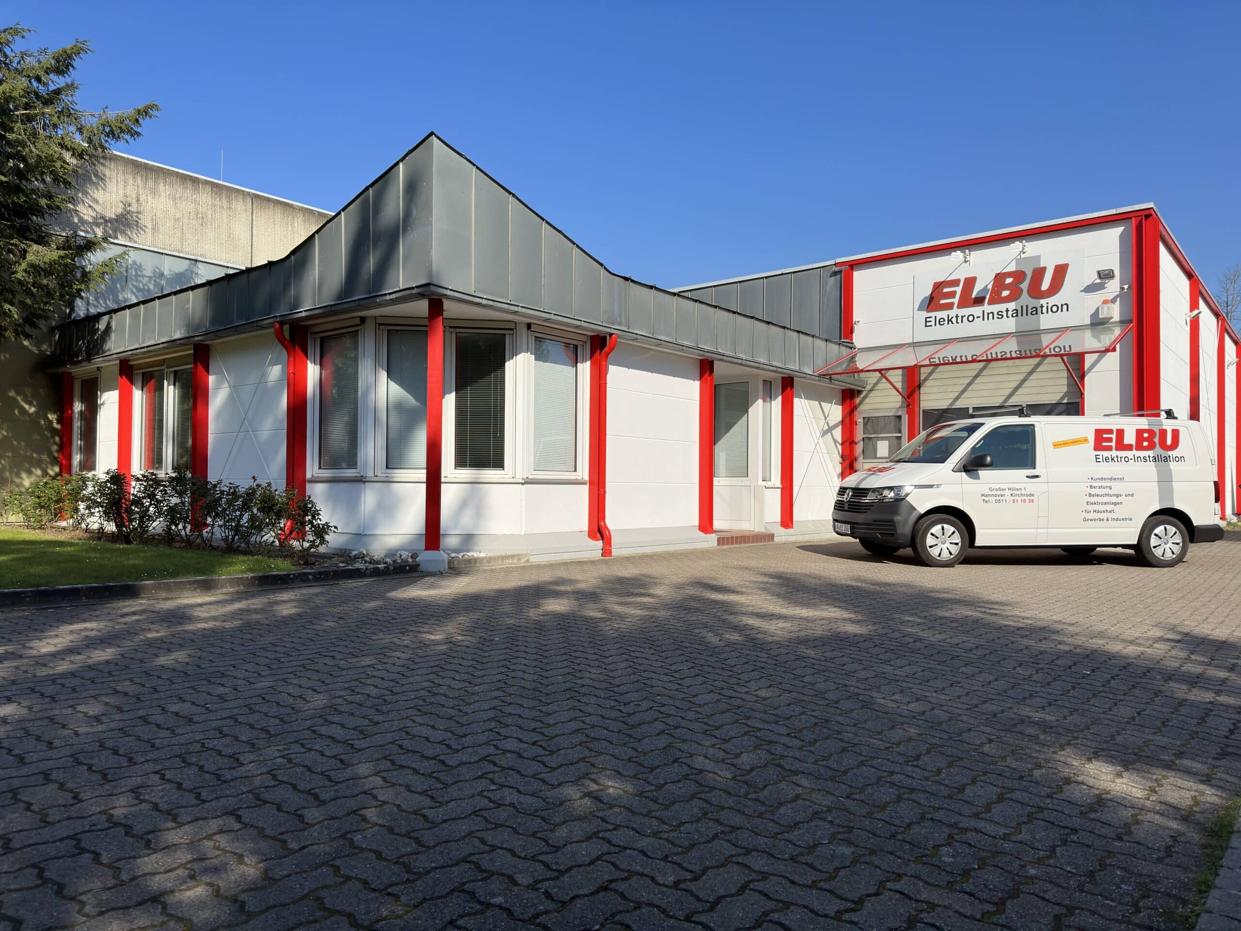 ELBU Elektro Team bei der Arbeit in Hannover
